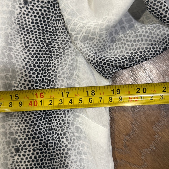 Valerie Stevens Black and White Sheer Textured Blouse Size S - Picture 8 of 14